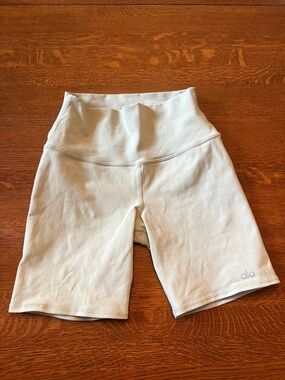 ALO Yoga High-Waist Bike Shorts in Off-White